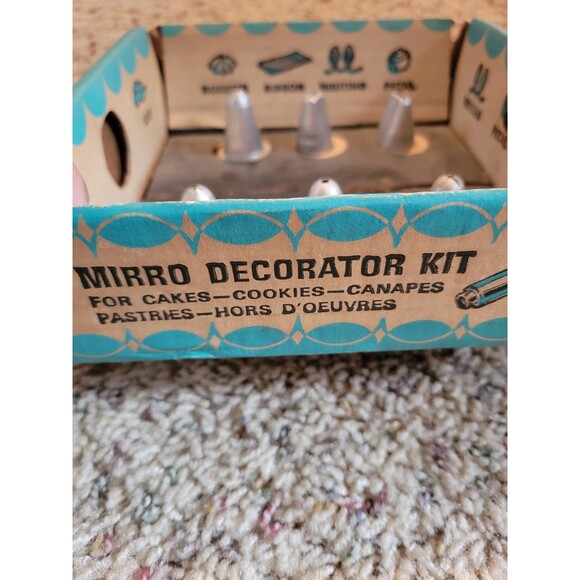 Vintage Aluminum Decorator Tips - Picture 2 of 5